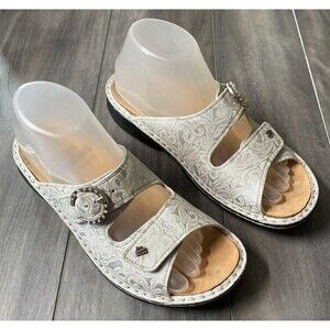 Finn Comfort Women's Sandals Mumbai Silver Gray Floral Embossed EU 38 D US 7.5
